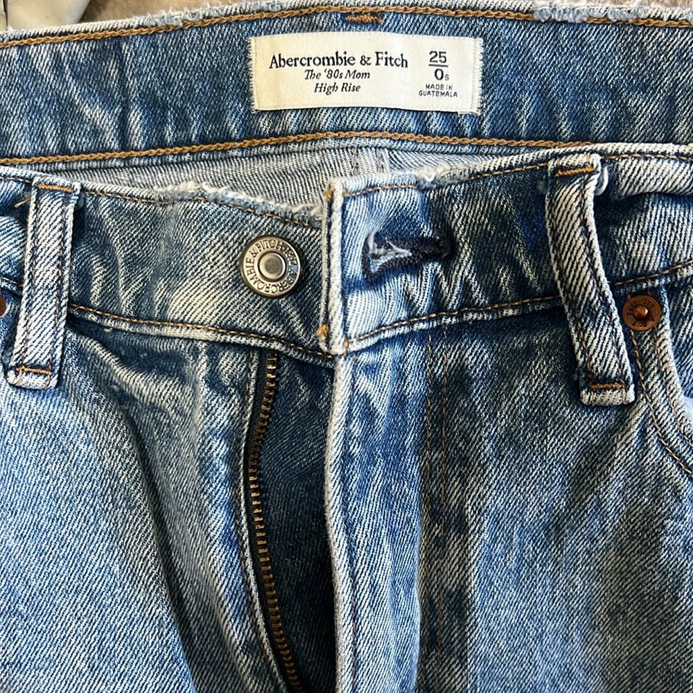 Abercrombie The 80’s Mom High Rise Jean